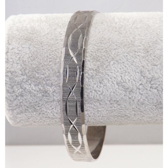 Vintage 1970s Monet Silver Tone Textured Bangle Bracelet, Satin Finish - Picture 4 of 10